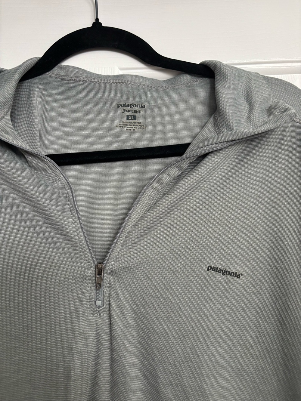 Patagonia Men's Light Gray Quarter-Zip Pullover Hoodie